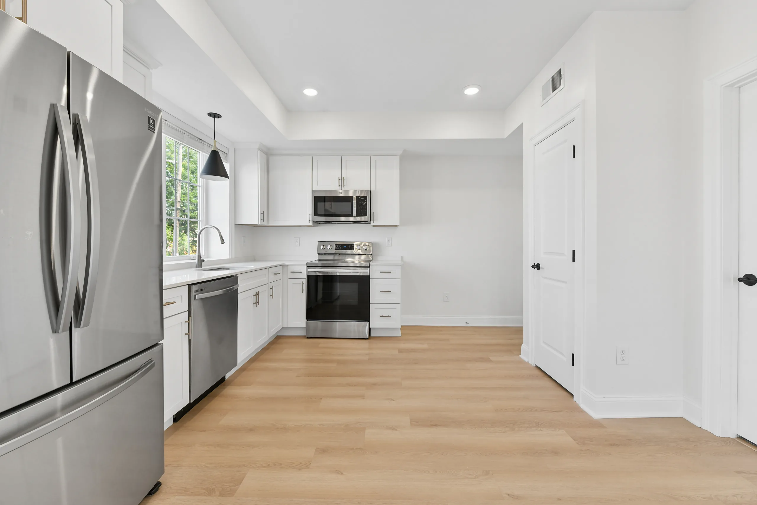 Kitchen with pendant lighting and quartz worktops at 55 Monk St